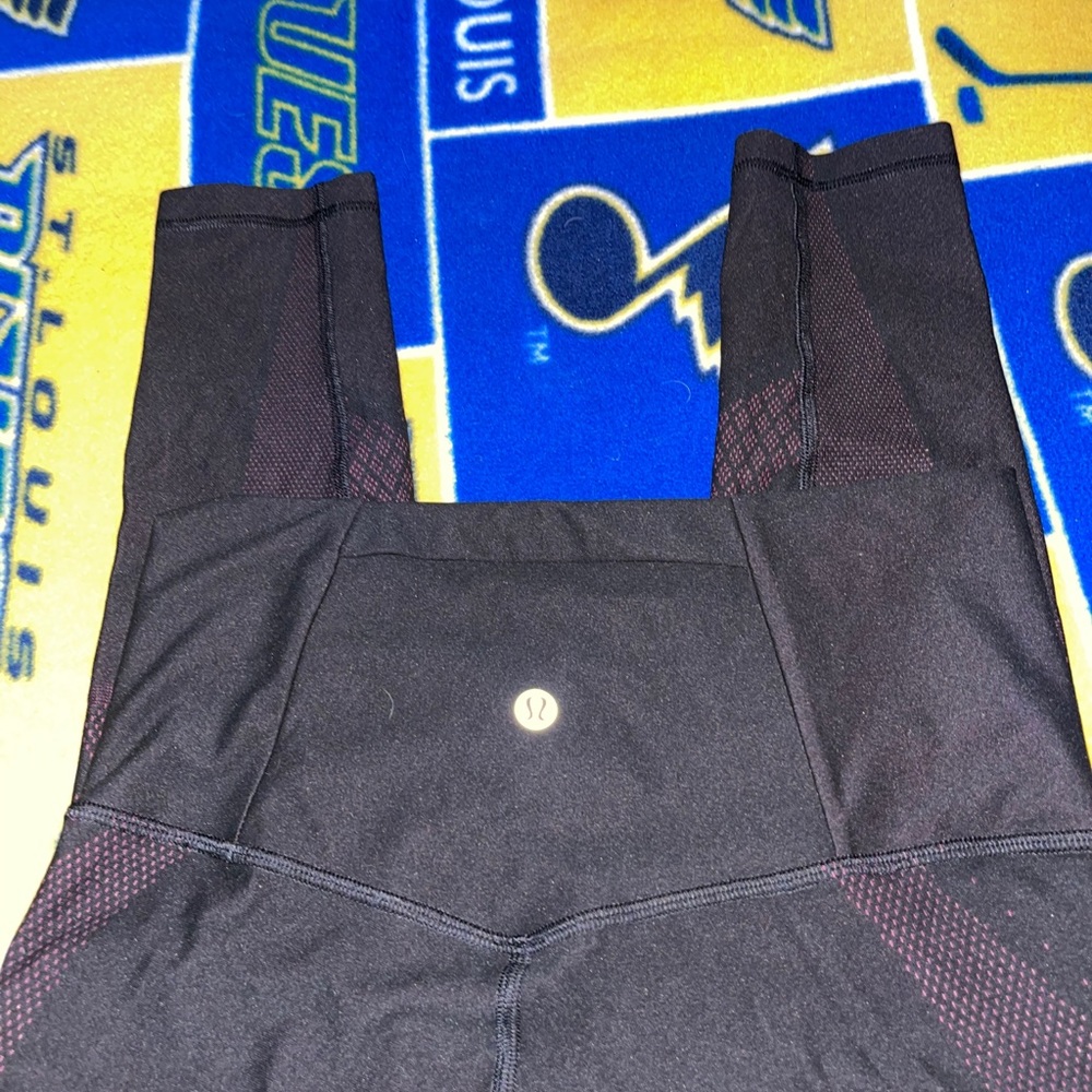 mapped out lululemon leggings size 6
